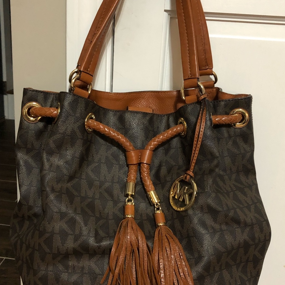 Michael Kors Bucket Bag